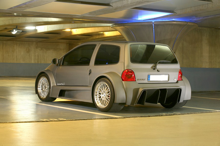 http://www.lazareth.fr/wp-content/uploads/2015/07/Twingo-V8-5.jpg